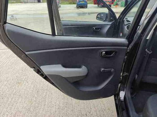 Used Hyundai i10 2012 for sale - 76193278: Photo 19