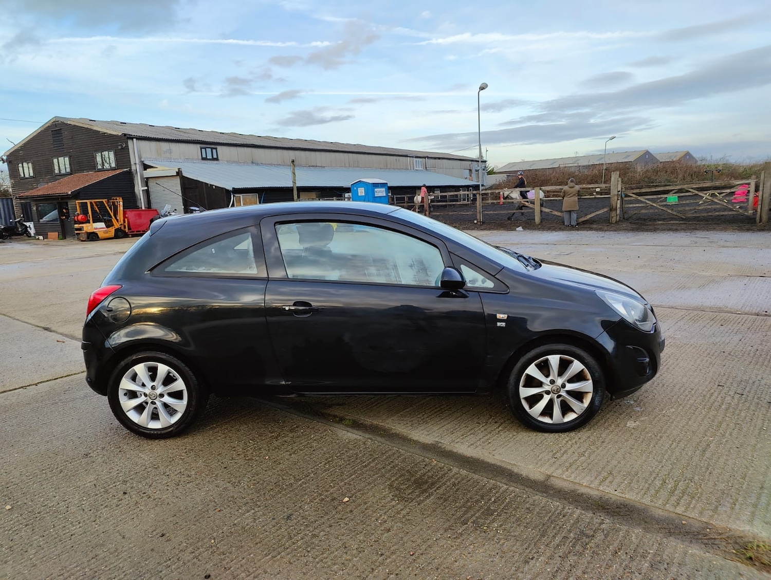 Used Vauxhall Corsa 2014 for sale - 77235581: Photo 3