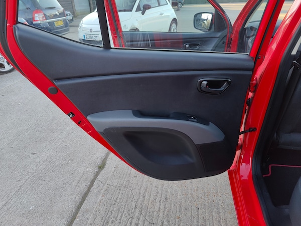 Used Hyundai i10 2010 for sale - 76142499: Photo 18
