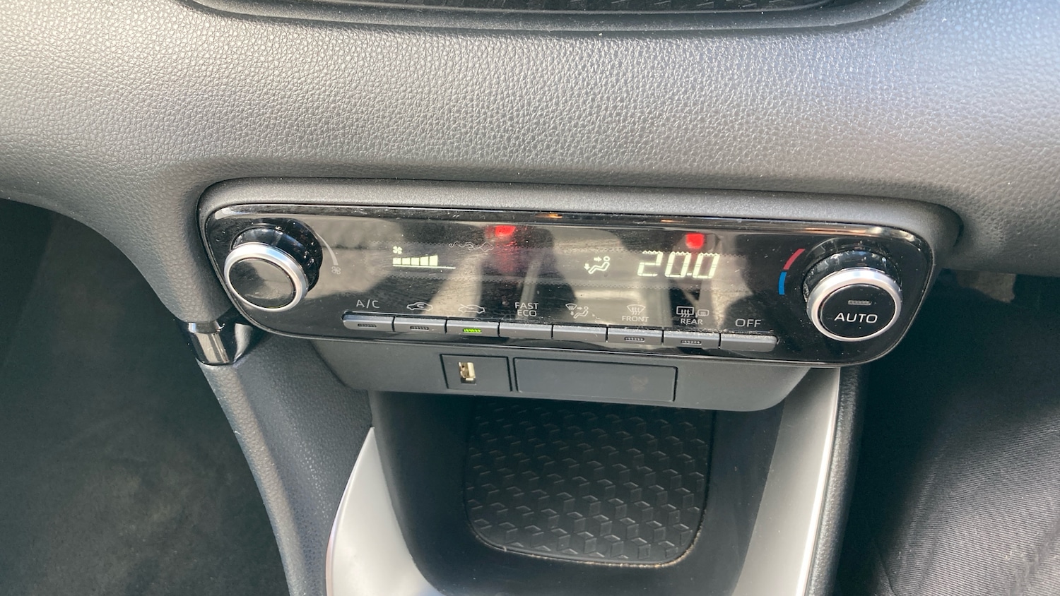 Used Toyota Yaris 2021 for sale - 76115807: Photo 31