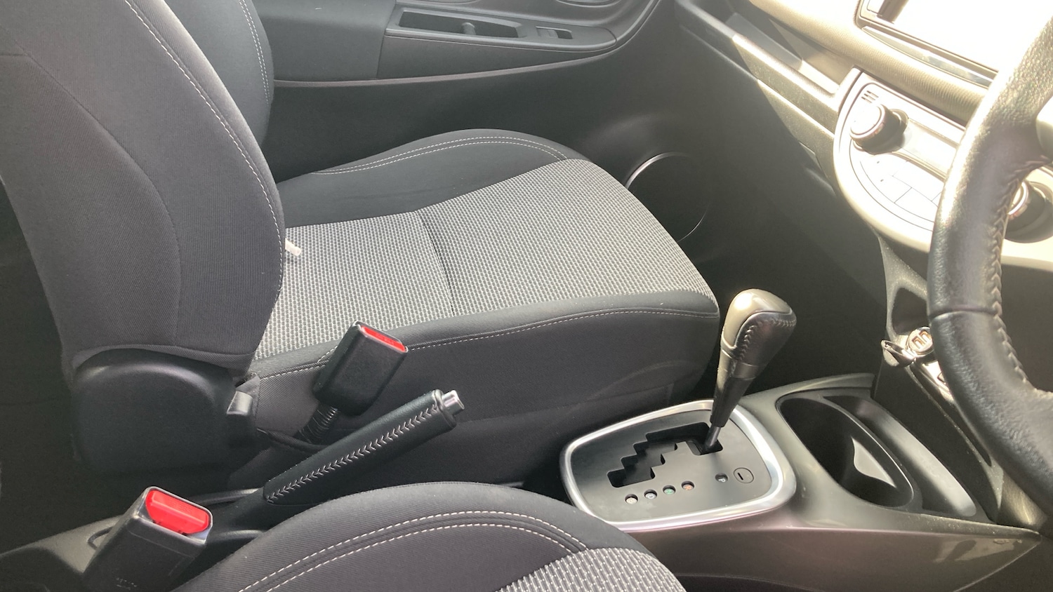 Used Toyota Yaris 2017 for sale - 78139465: Photo 18