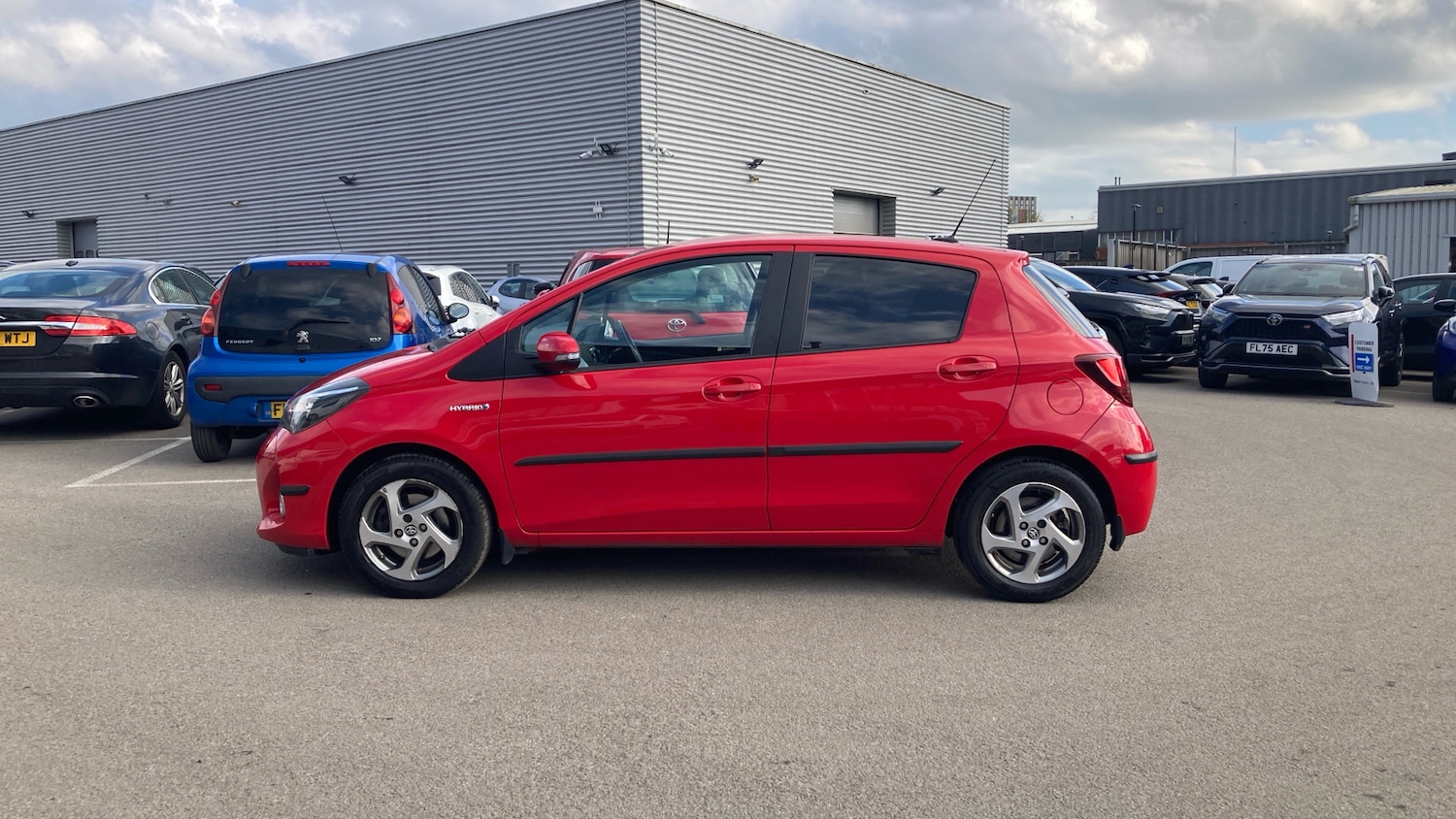 Used Toyota Yaris 2017 for sale - 78139465: Photo 24
