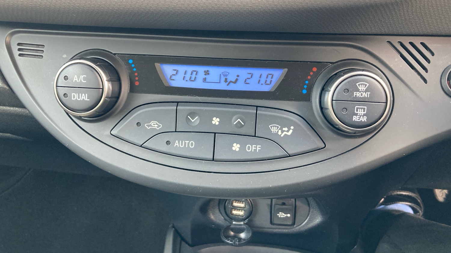 Used Toyota Yaris 2017 for sale - 78139465: Photo 43