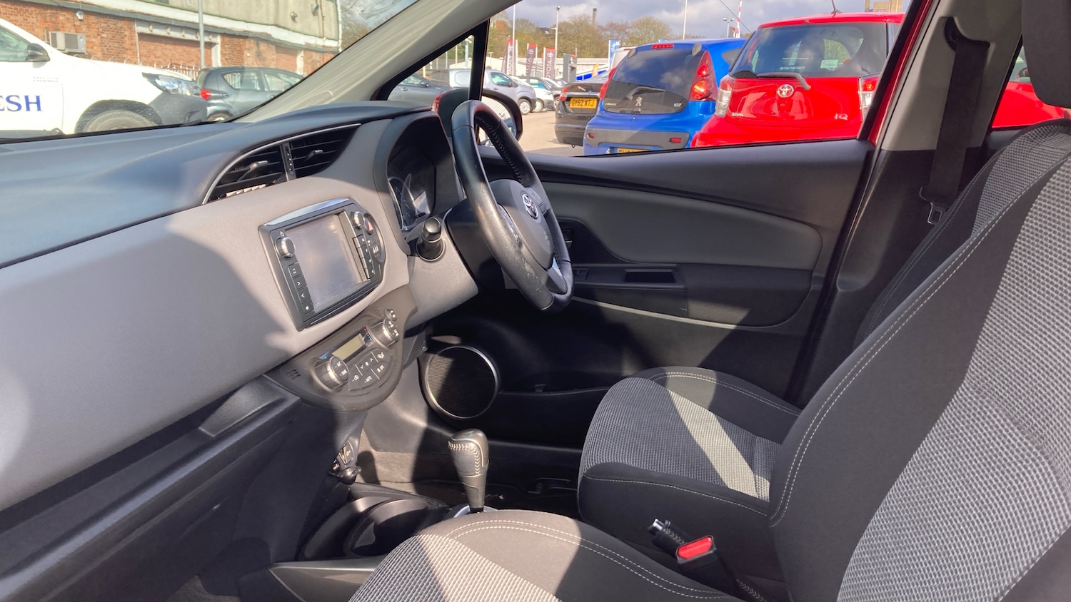 Used Toyota Yaris 2017 for sale - 78139465: Photo 5