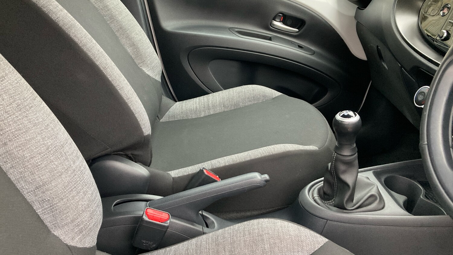 Used Toyota Aygo X 2023 for sale - 76354892: Photo 34