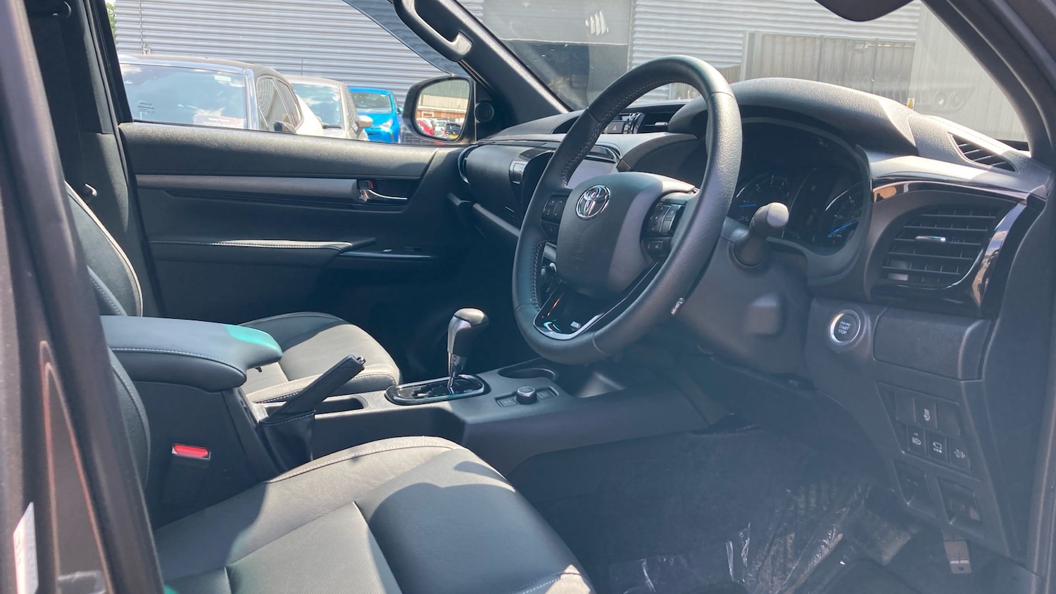 Used Toyota Hilux 2025 for sale - 76948189: Photo 11