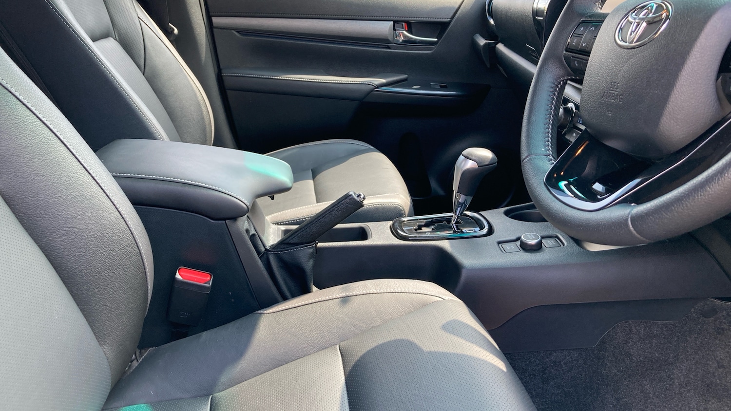 Used Toyota Hilux 2025 for sale - 76948189: Photo 29