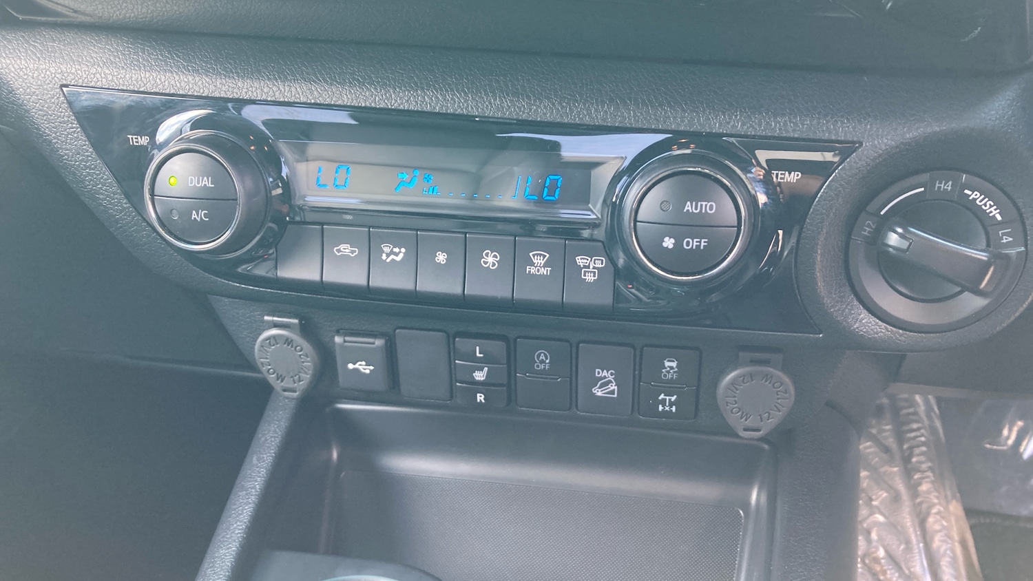 Used Toyota Hilux 2025 for sale - 76948189: Photo 36