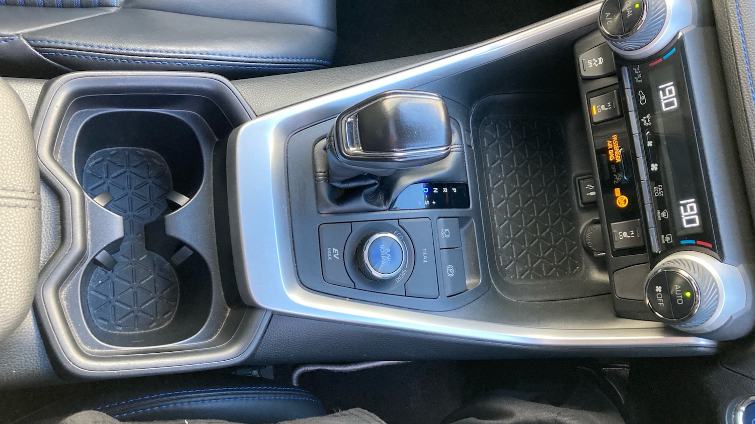 Used Toyota RAV4 2019 for sale - 77951393: Photo 32