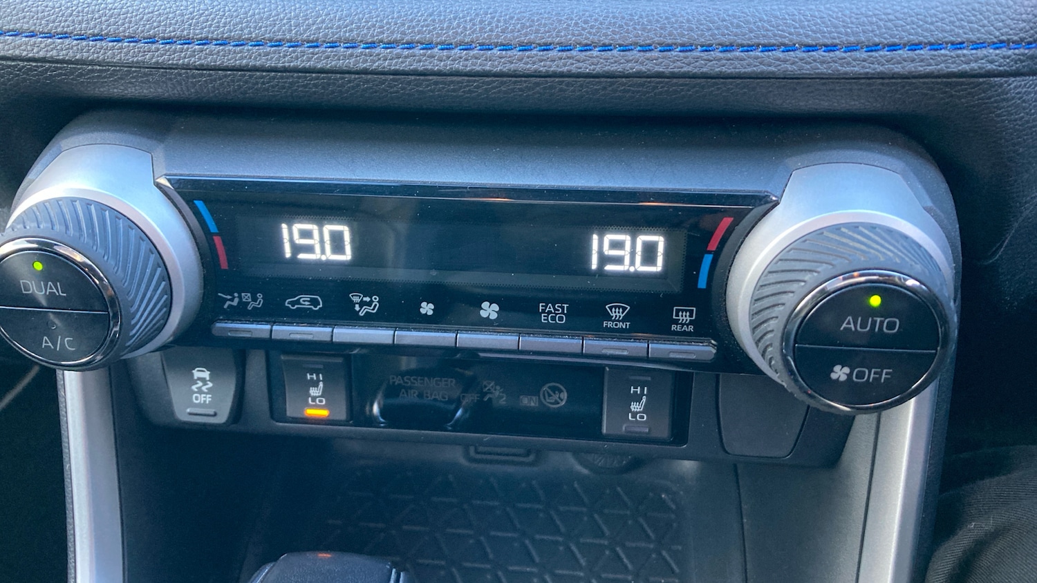 Used Toyota RAV4 2019 for sale - 77951393: Photo 38