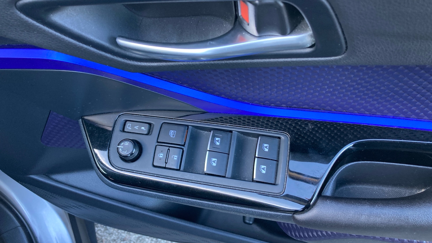 Used Toyota C-HR 2017 for sale - 77618824: Photo 32