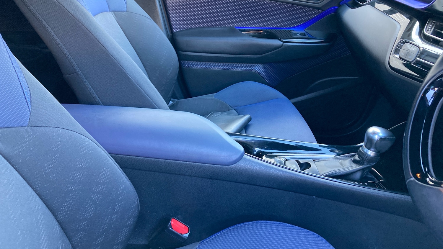 Used Toyota C-HR 2017 for sale - 77618824: Photo 34