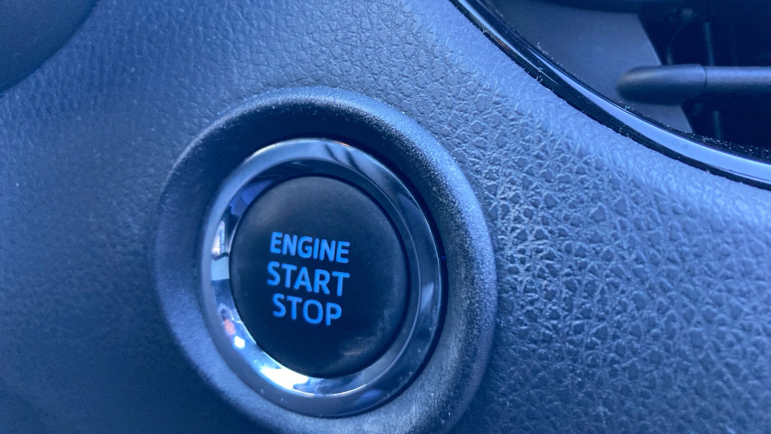 Used Toyota C-HR 2017 for sale - 77618824: Photo 35