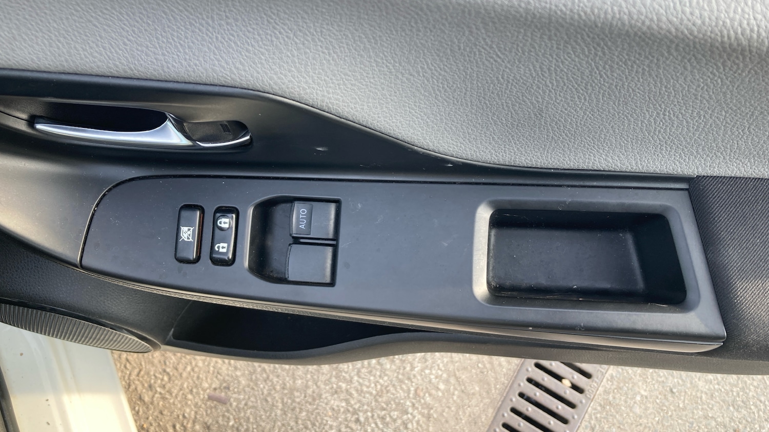 Used Toyota Yaris 2016 for sale - 77983571: Photo 30