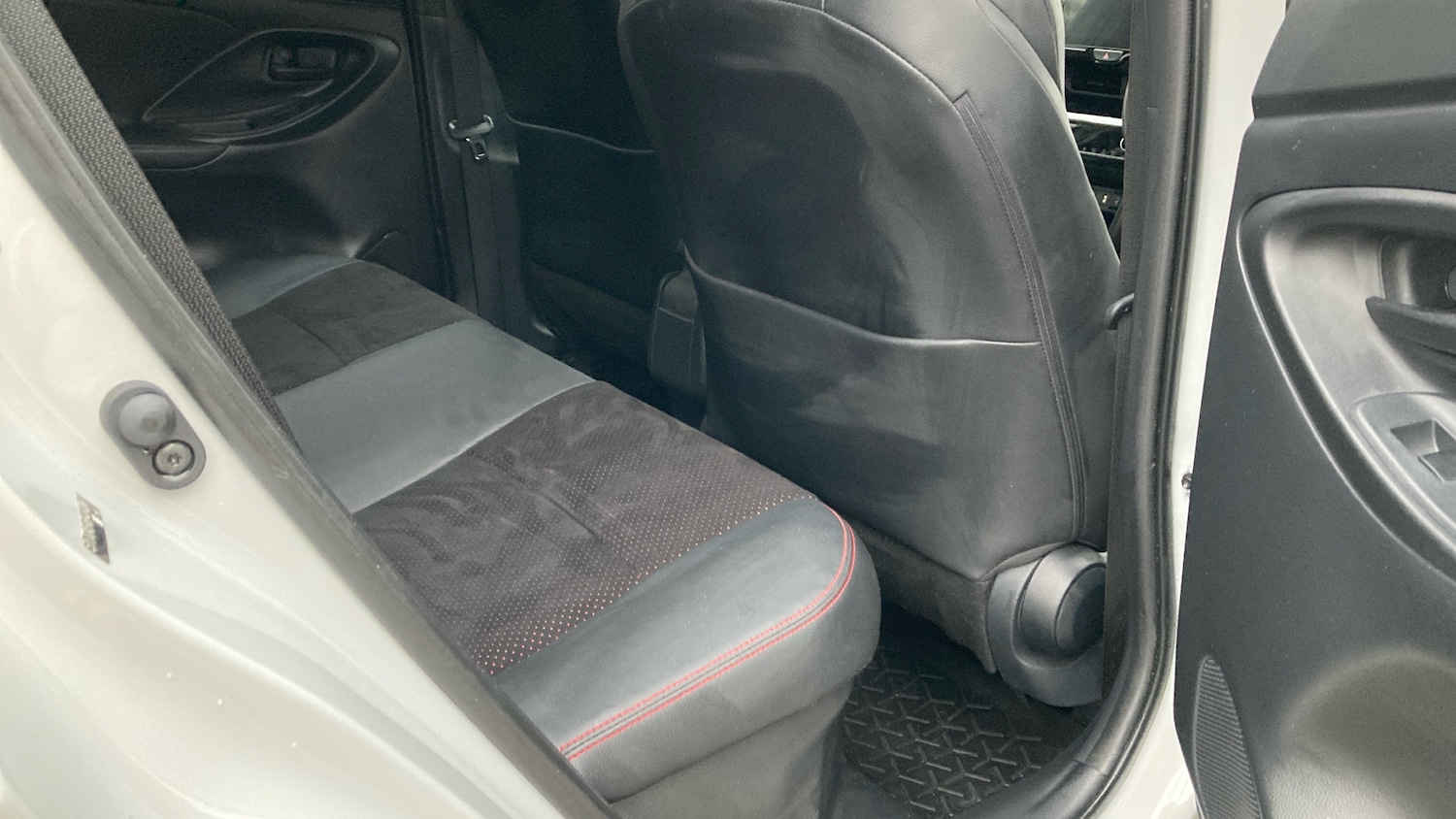 Used Toyota Yaris Cross 2023 for sale - 77311296: Photo 12