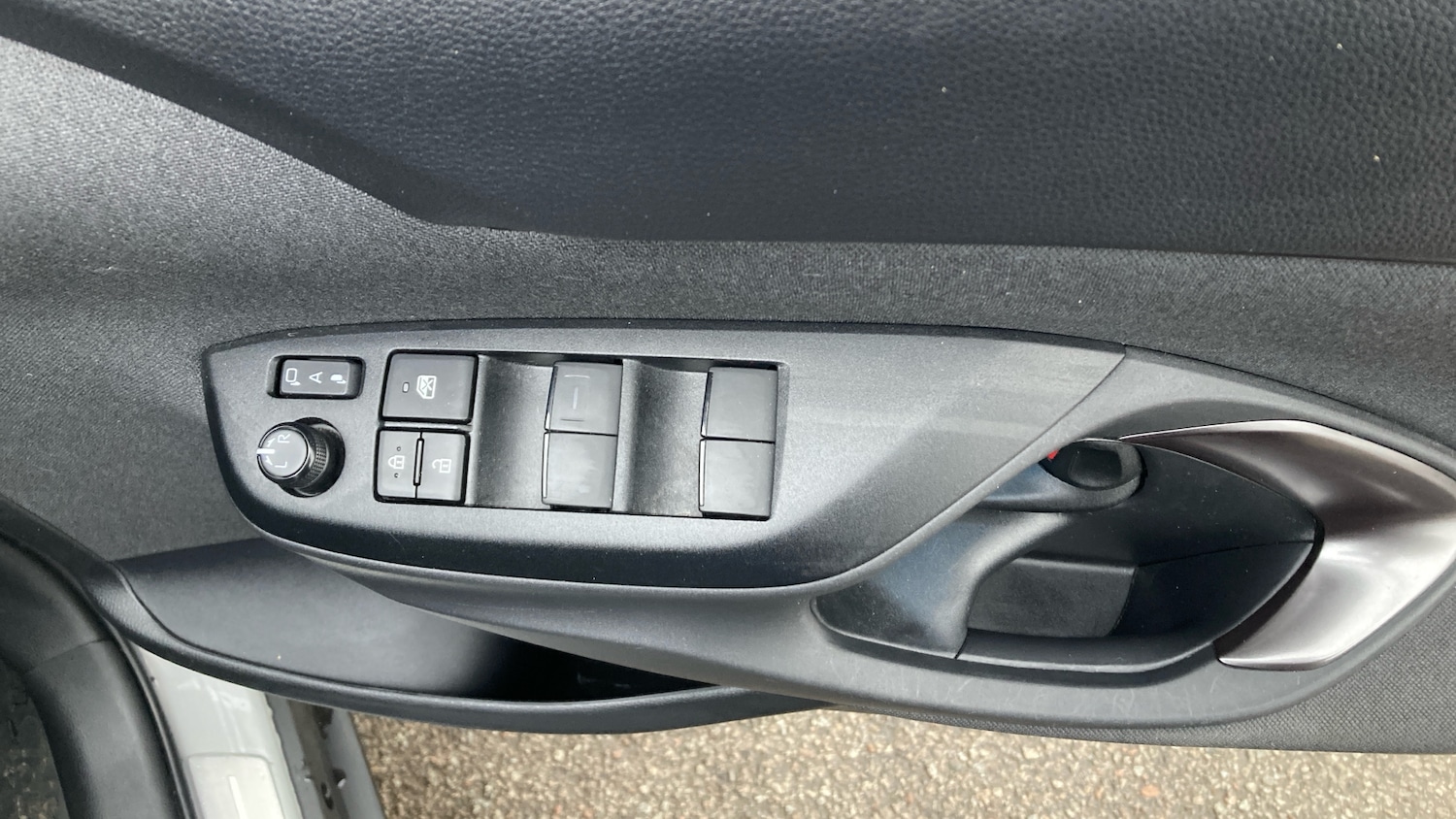 Used Toyota Yaris Cross 2023 for sale - 77311296: Photo 32