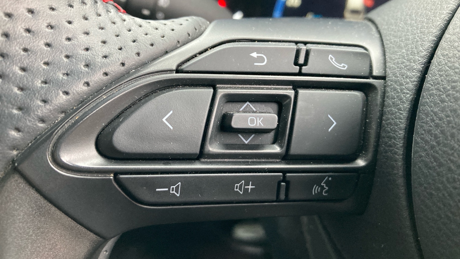 Used Toyota Yaris Cross 2023 for sale - 77311296: Photo 36