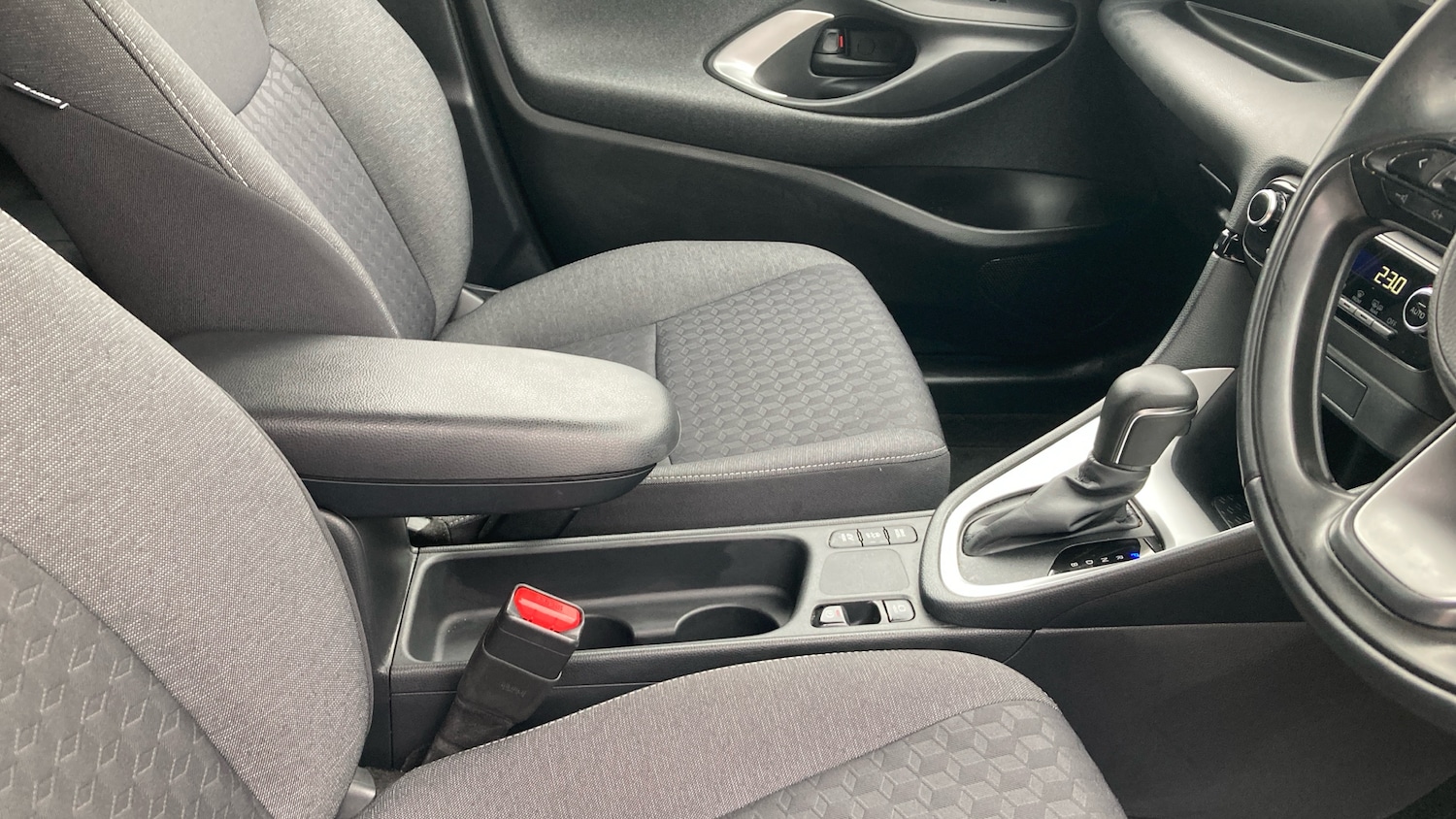 Used Toyota Yaris 2022 for sale - 76104605: Photo 33