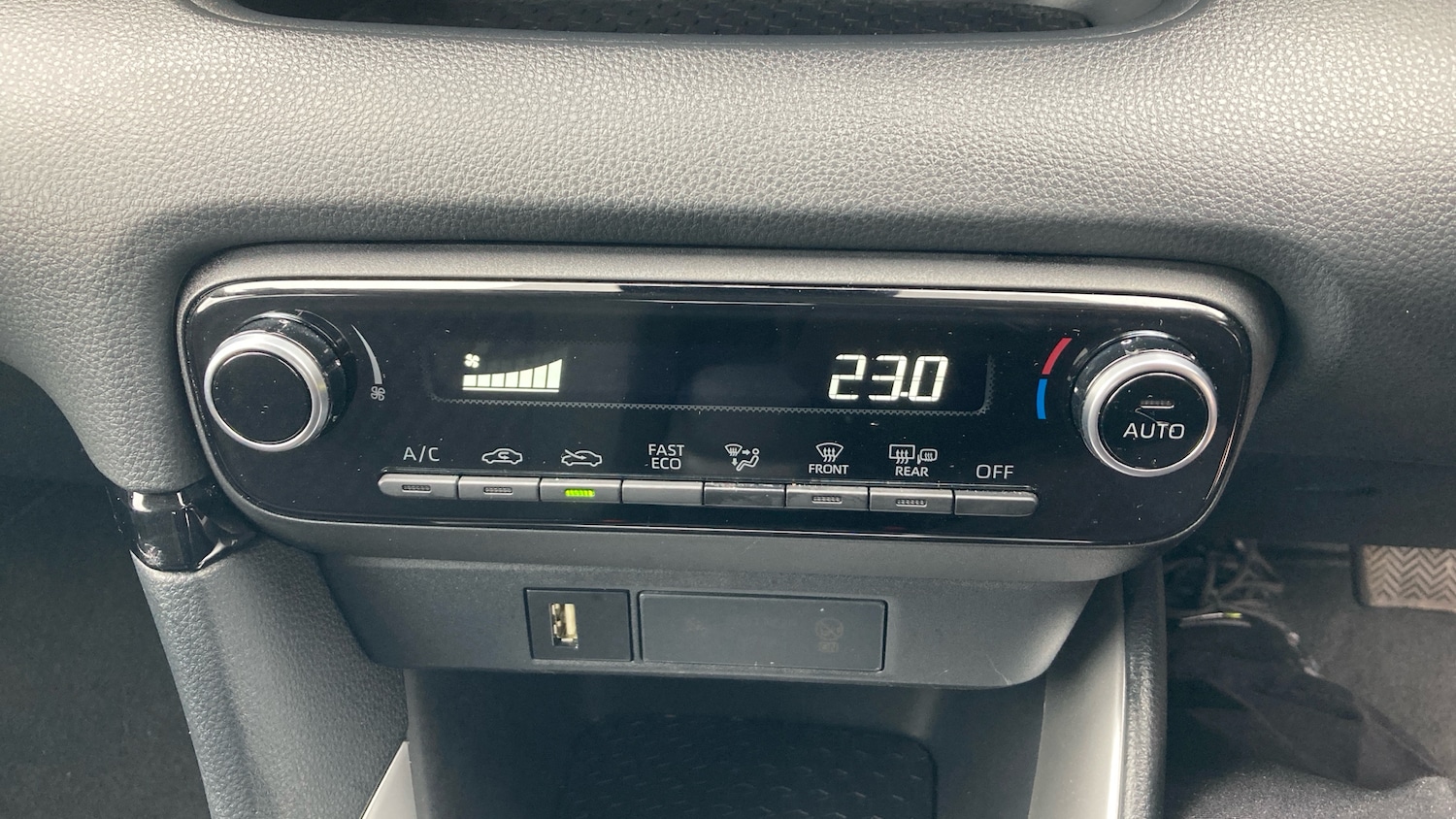Used Toyota Yaris 2022 for sale - 76104605: Photo 37