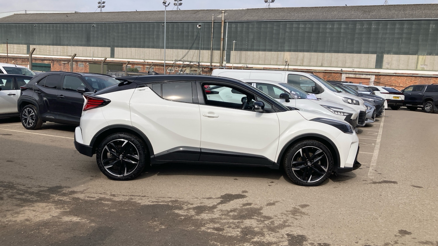 Used Toyota C-HR 2023 for sale - 78081604: Photo 16