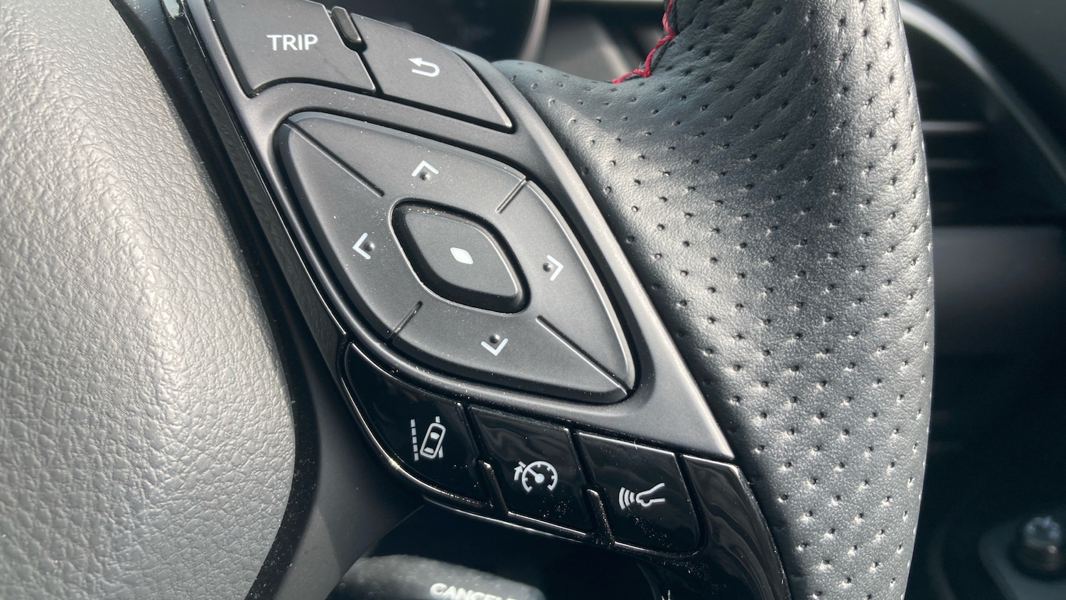 Used Toyota C-HR 2023 for sale - 78081604: Photo 32