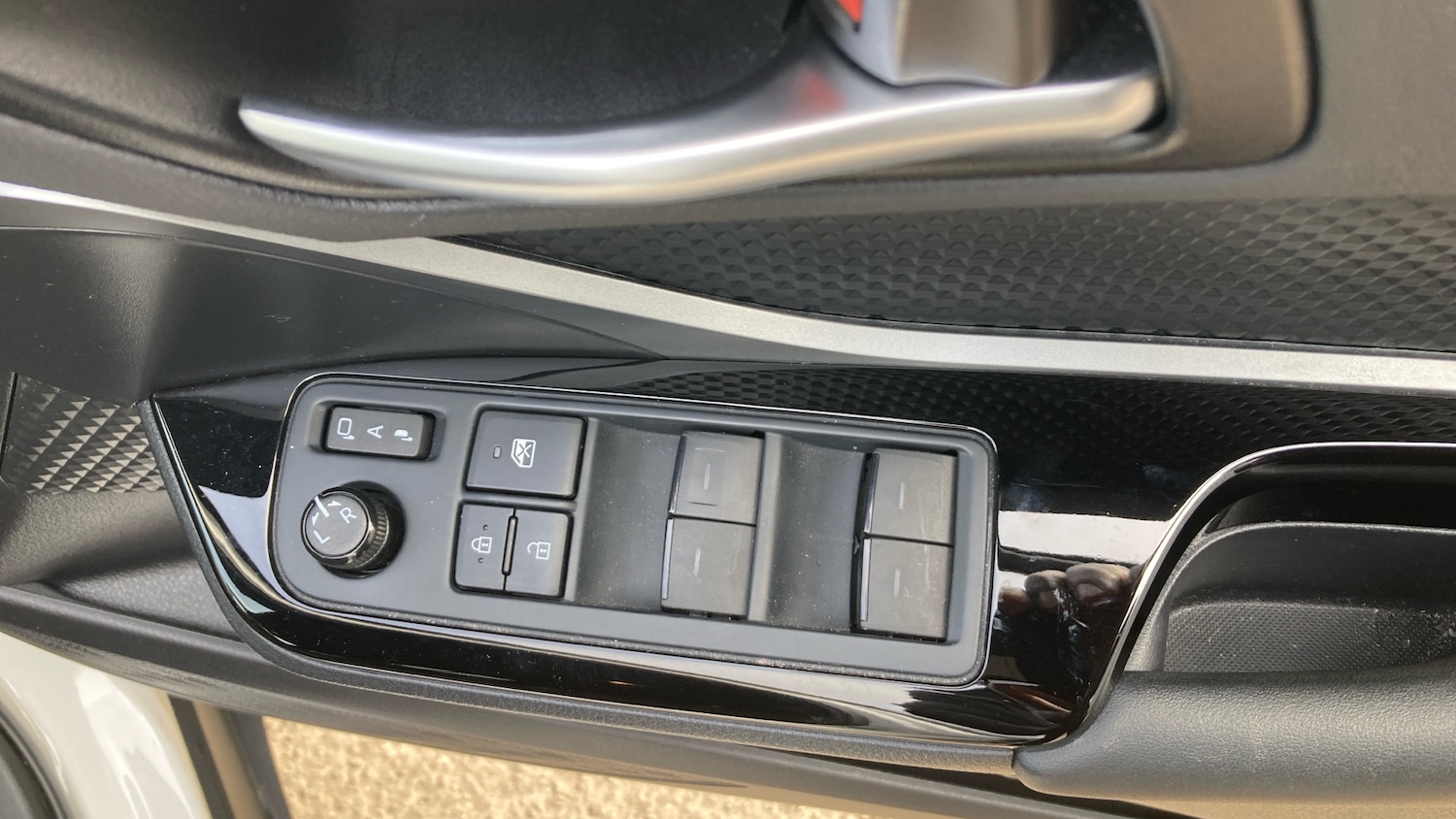 Used Toyota C-HR 2023 for sale - 78081604: Photo 38