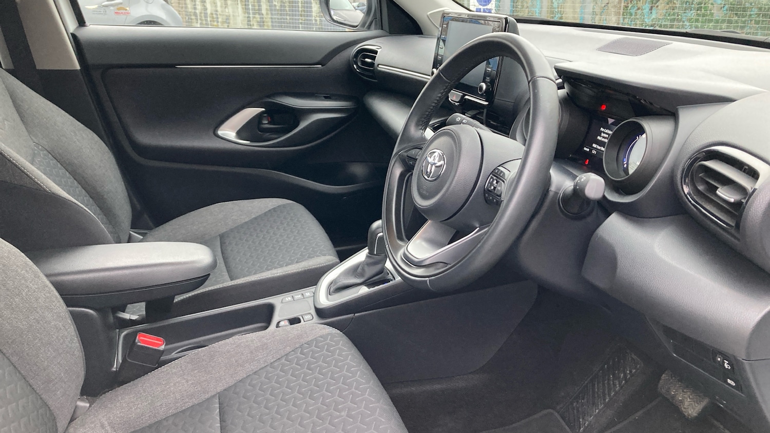 Used Toyota Yaris Cross 2024 for sale - 77592685: Photo 11