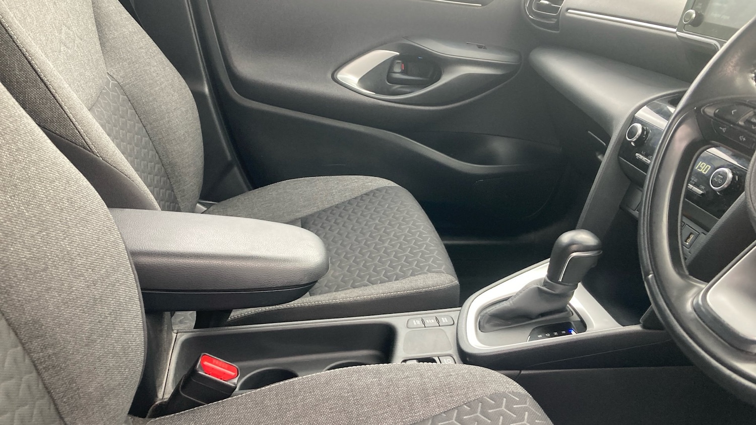 Used Toyota Yaris Cross 2022 for sale - 77033317: Photo 34