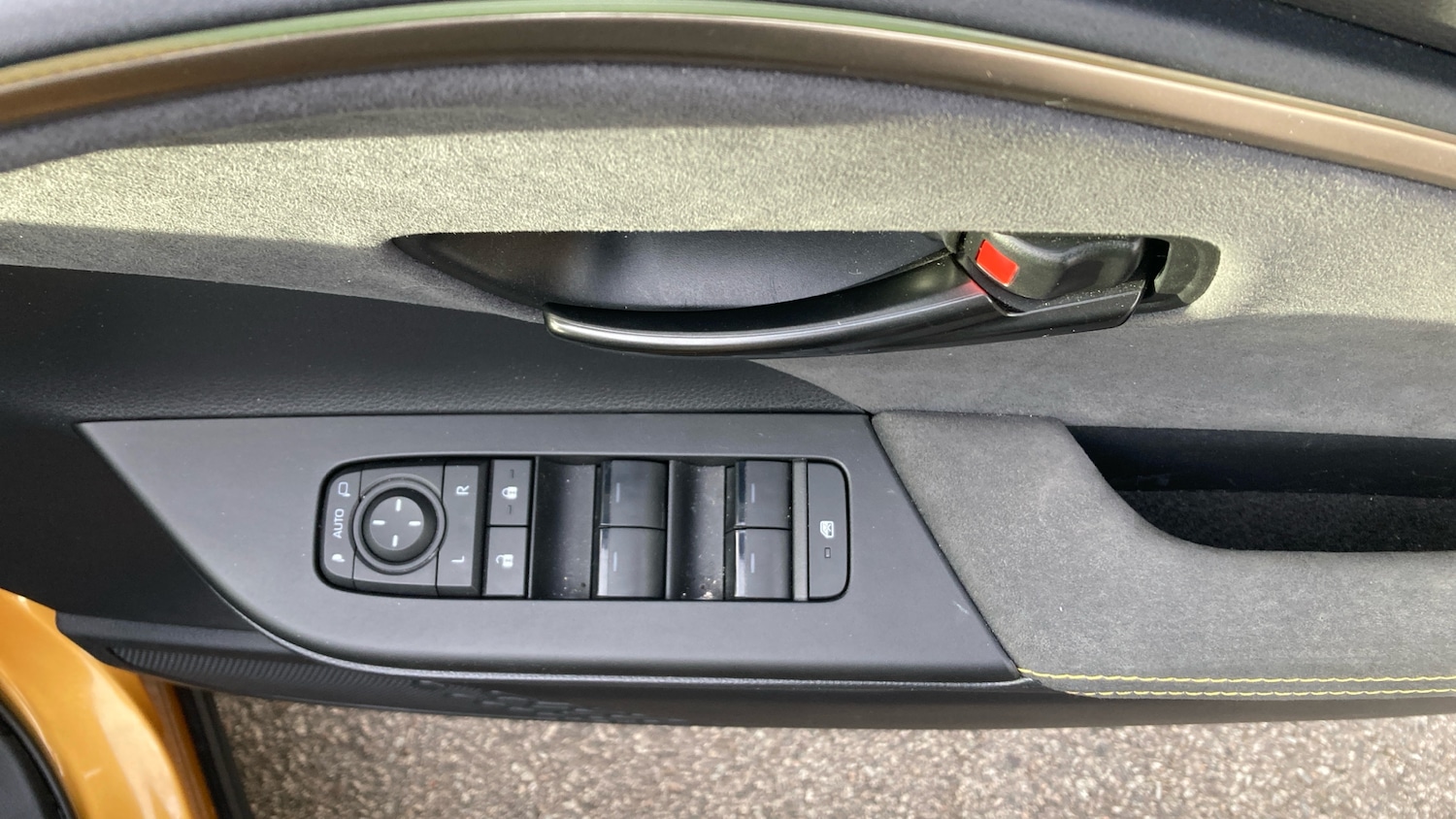 Used Toyota C-HR 2024 for sale - 77124020: Photo 33