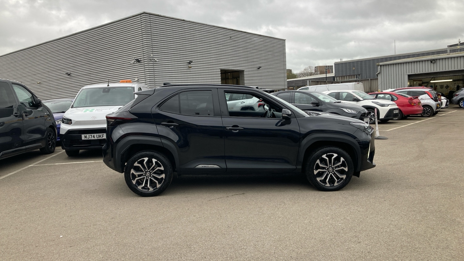 Used Toyota Yaris Cross 2024 for sale - 77690624: Photo 16