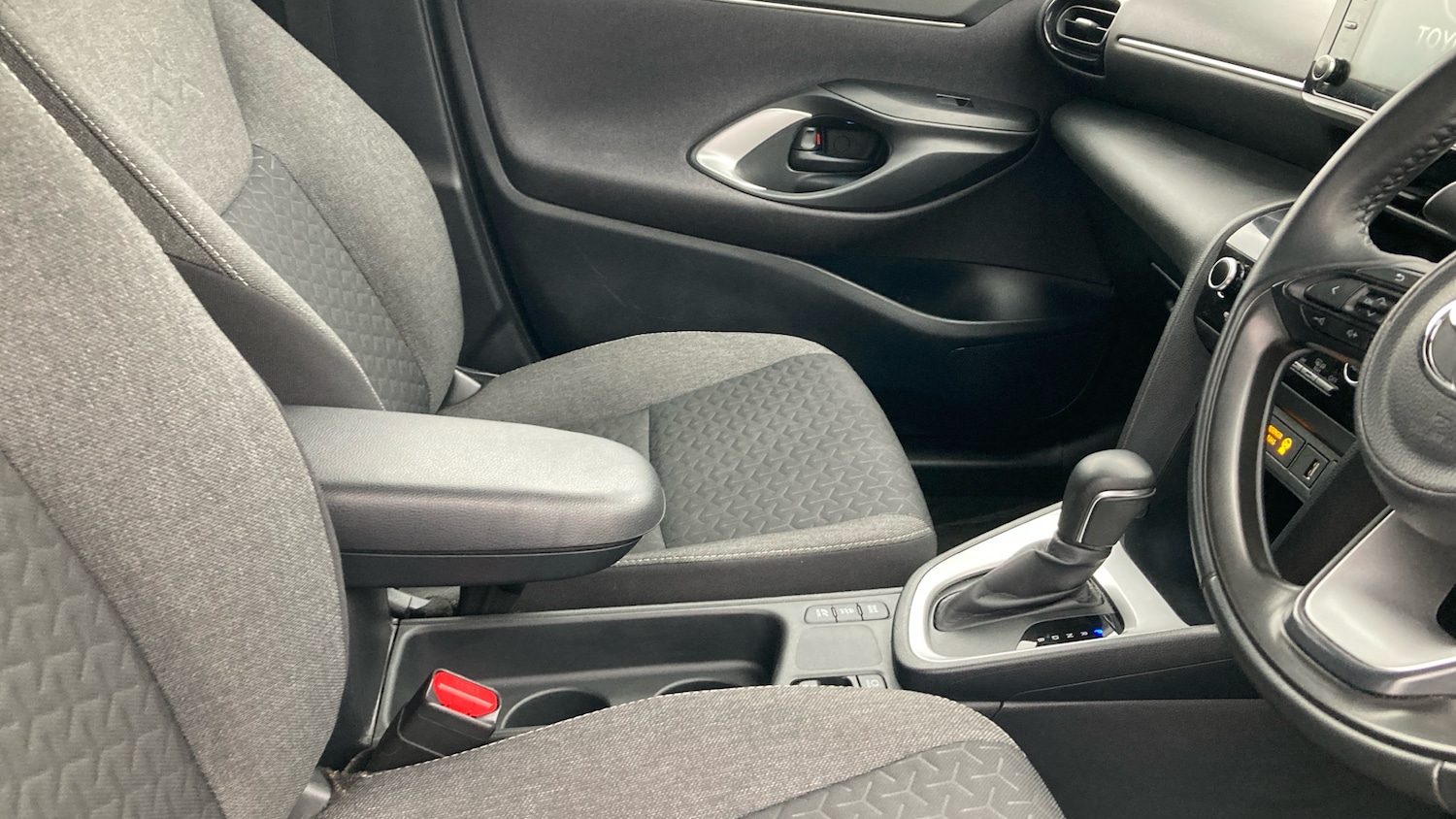 Used Toyota Yaris Cross 2024 for sale - 77690624: Photo 35