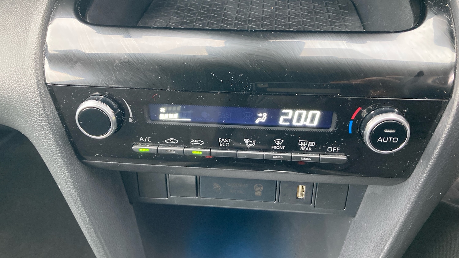 Used Toyota Yaris Cross 2024 for sale - 77690624: Photo 37