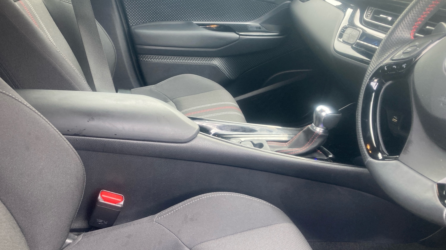 Used Toyota C-HR 2023 for sale - 77702584: Photo 40