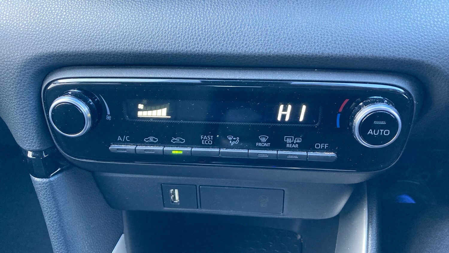 Used Toyota Yaris 2021 for sale - 76707121: Photo 37