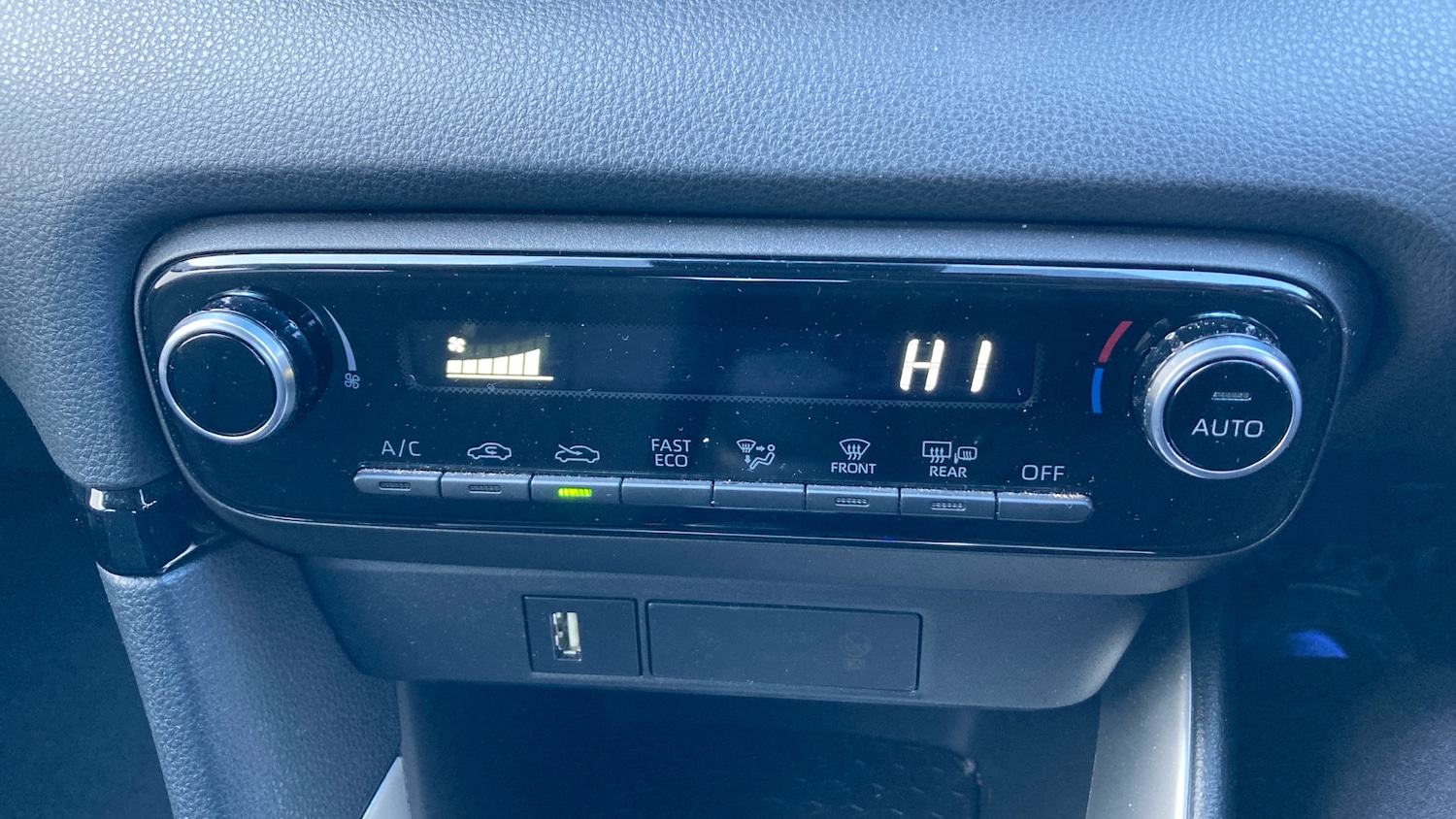 Used Toyota Yaris 2021 for sale - 76588937: Photo 37