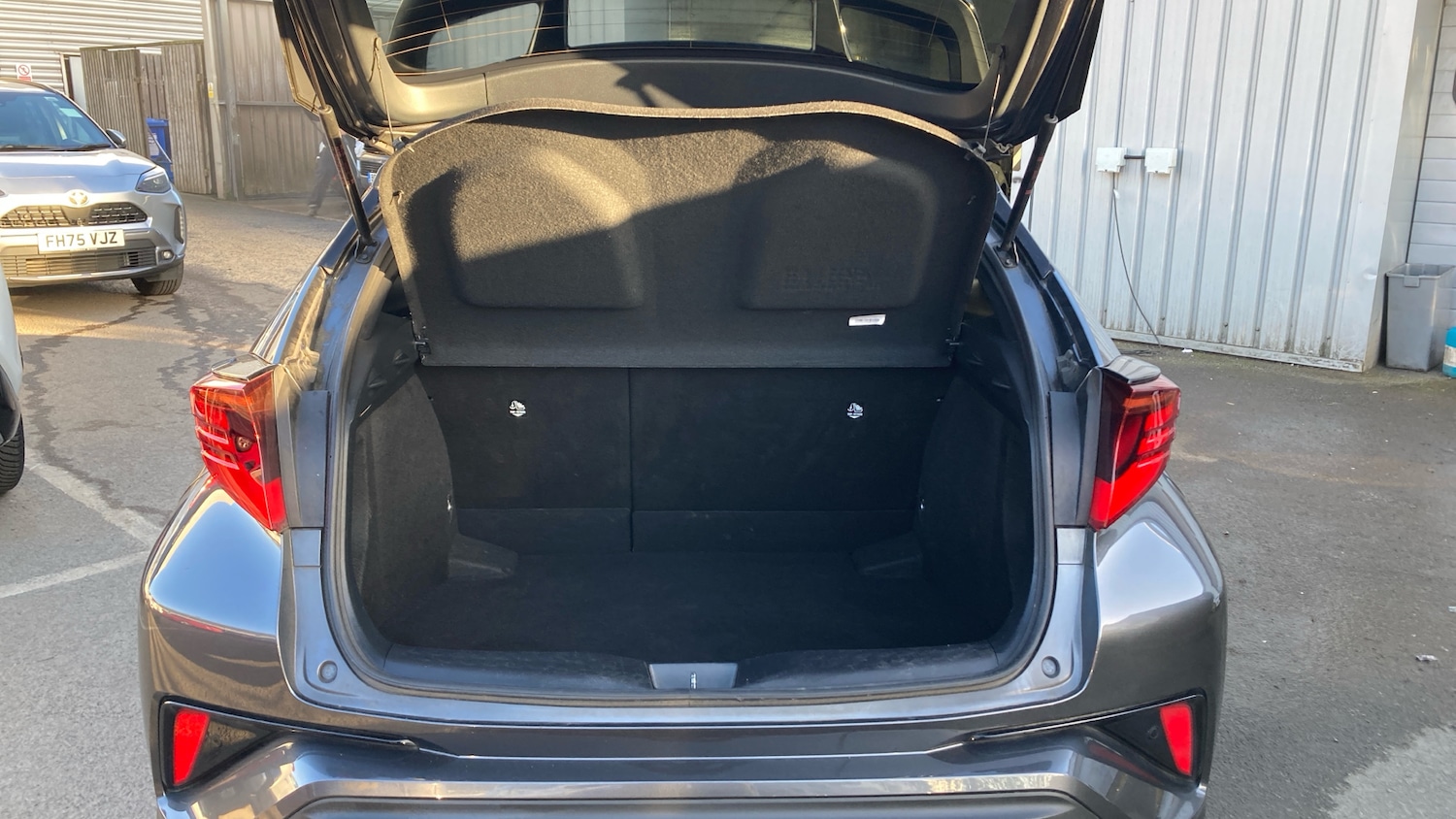 Used Toyota C-HR 2023 for sale - 78010928: Photo 14