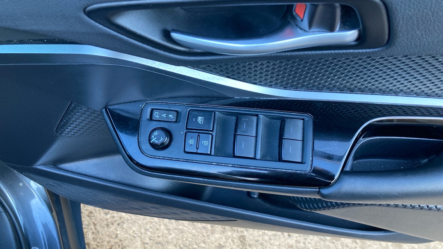 Used Toyota C-HR 2023 for sale - 78010928: Photo 32