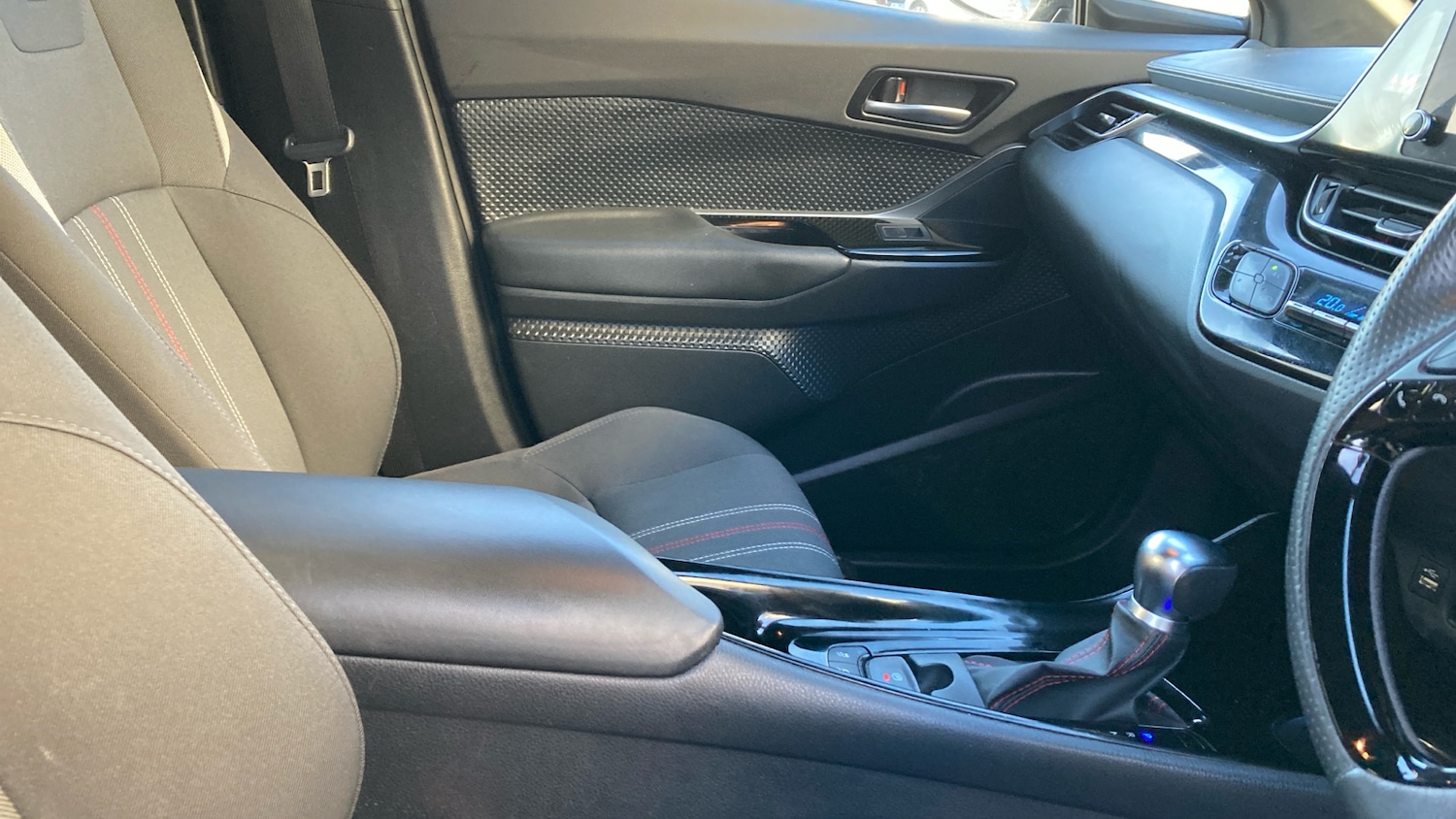 Used Toyota C-HR 2023 for sale - 78010928: Photo 34