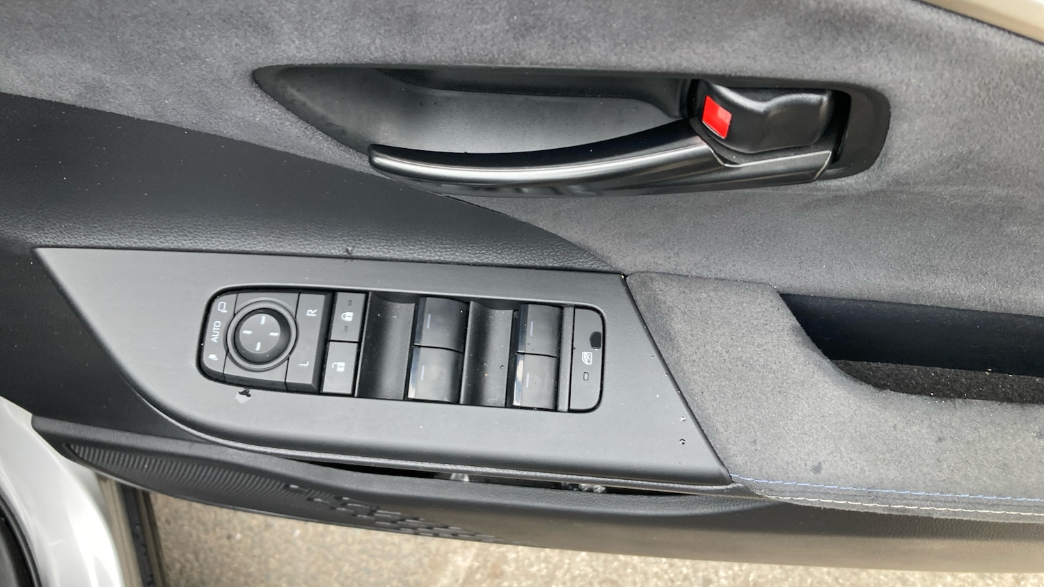 Used Toyota C-HR 2024 for sale - 78053438: Photo 30