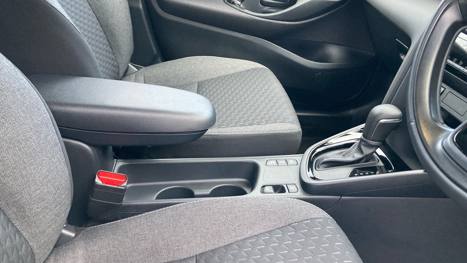 Used Toyota Yaris Cross 2025 for sale - 77917070: Photo 34