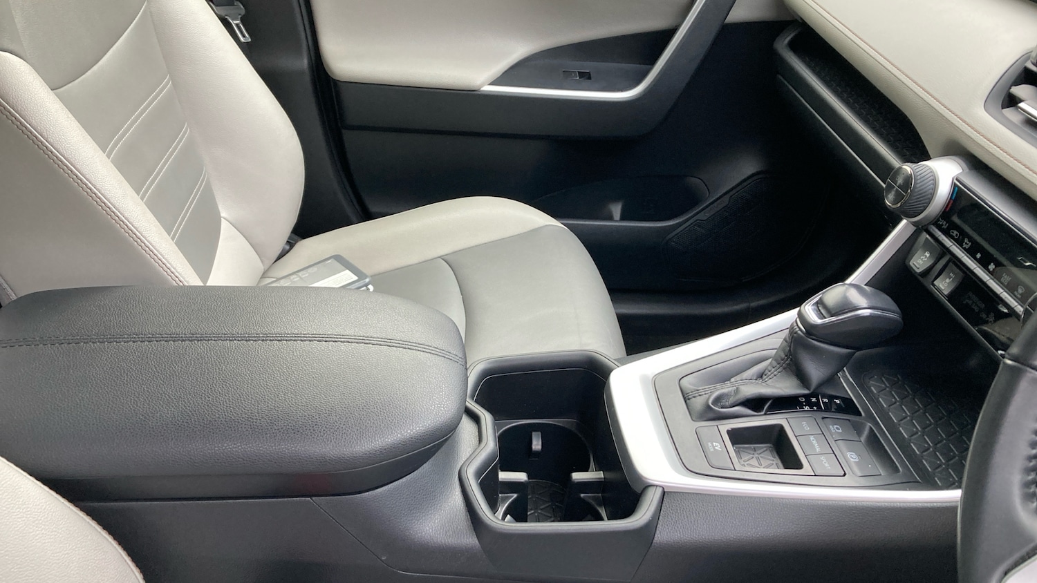 Used Toyota RAV4 2022 for sale - 77197927: Photo 35