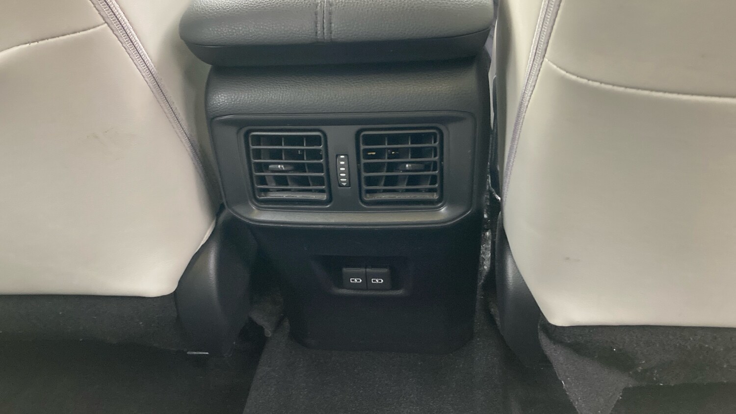 Used Toyota RAV4 2022 for sale - 77197927: Photo 44