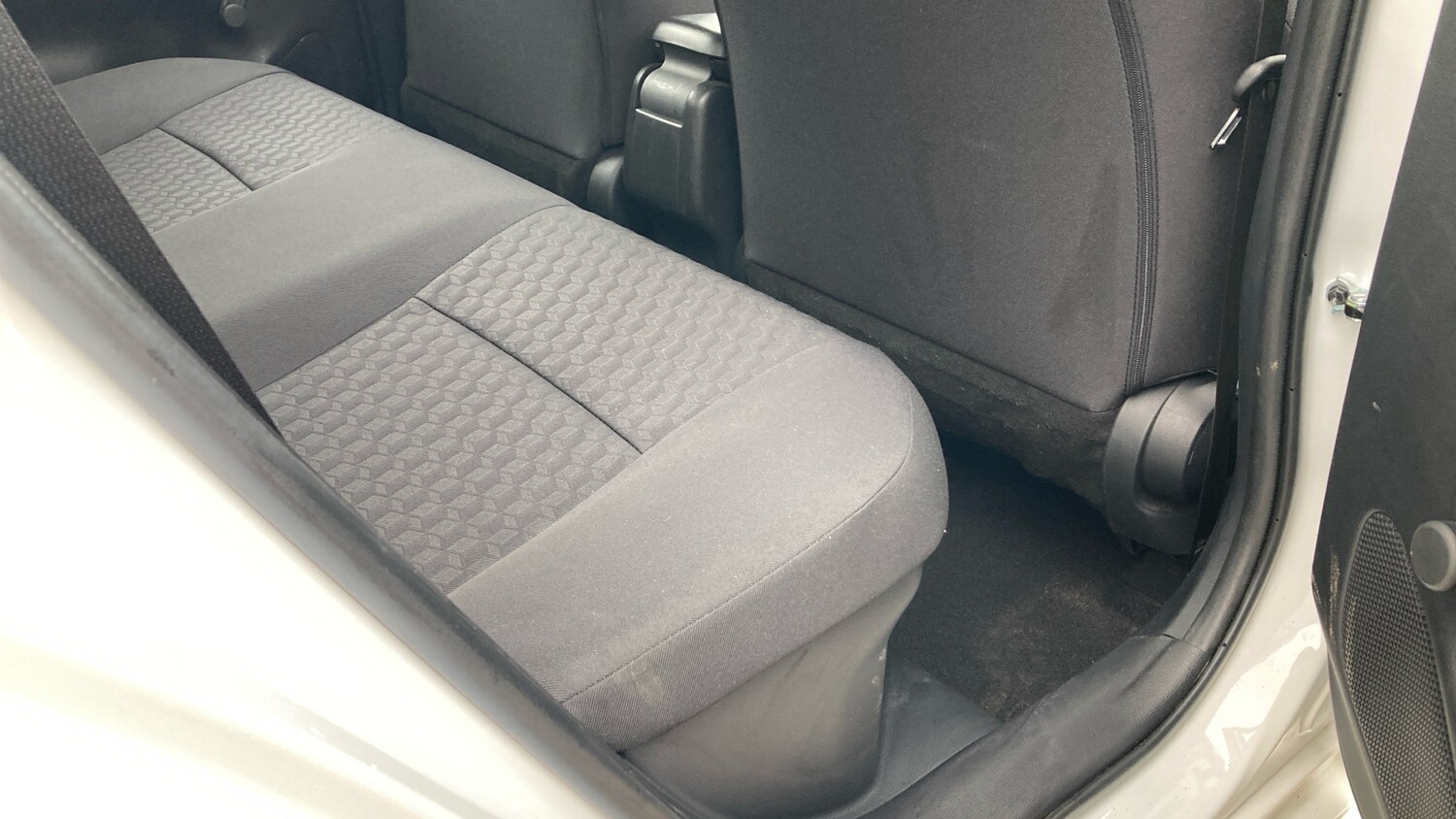 Used Toyota Yaris 2023 for sale - 77930524: Photo 12