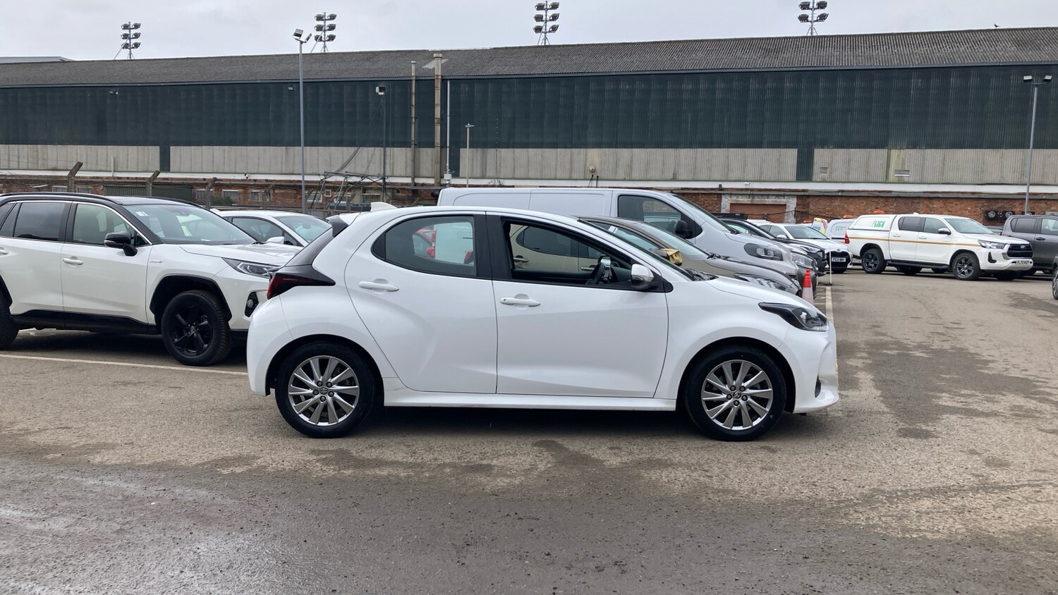 Used Toyota Yaris 2023 for sale - 77930524: Photo 16