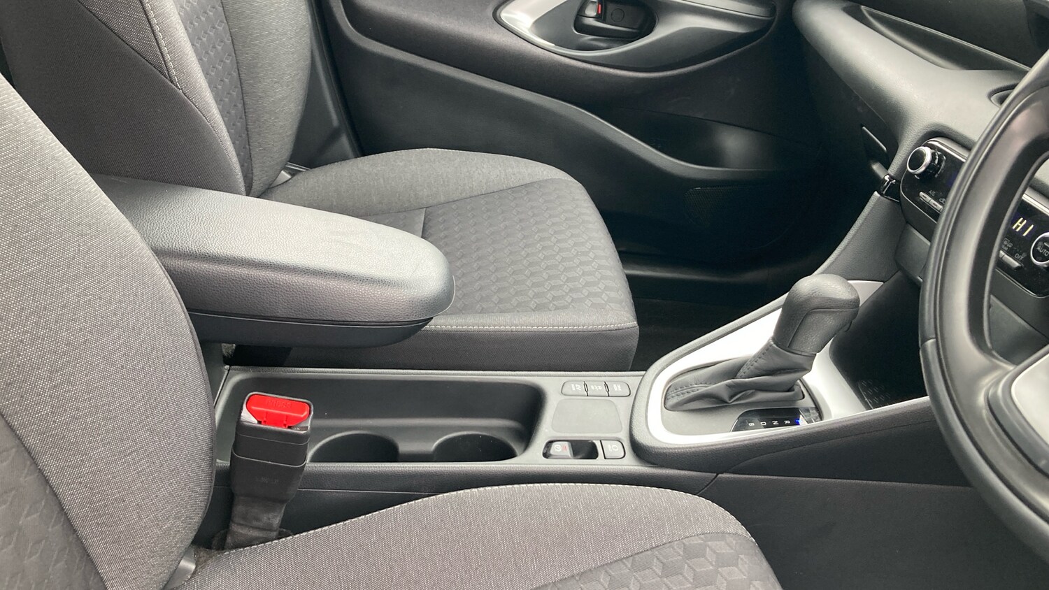 Used Toyota Yaris 2023 for sale - 77930524: Photo 32