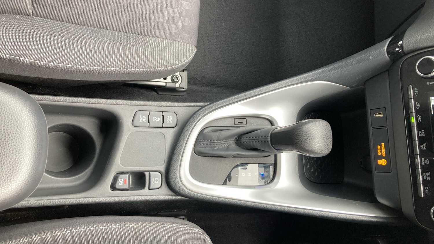 Used Toyota Yaris 2023 for sale - 77930524: Photo 36