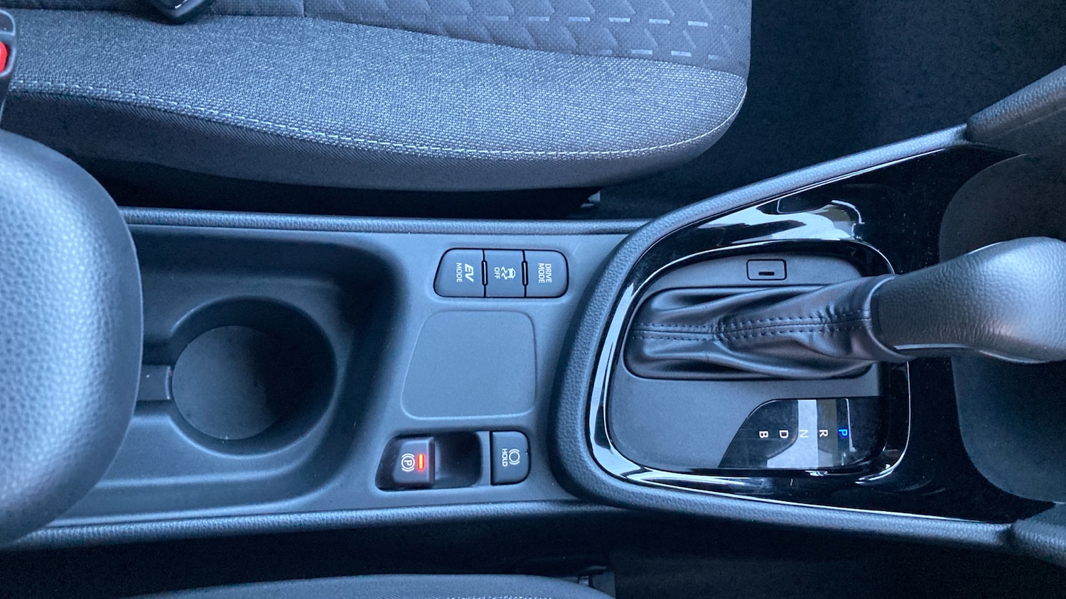 Used Toyota Yaris Cross 2025 for sale - 77062060: Photo 38