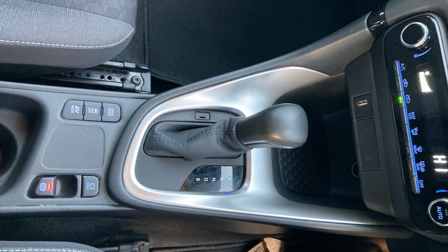 Used Toyota Yaris 2022 for sale - 77228092: Photo 39