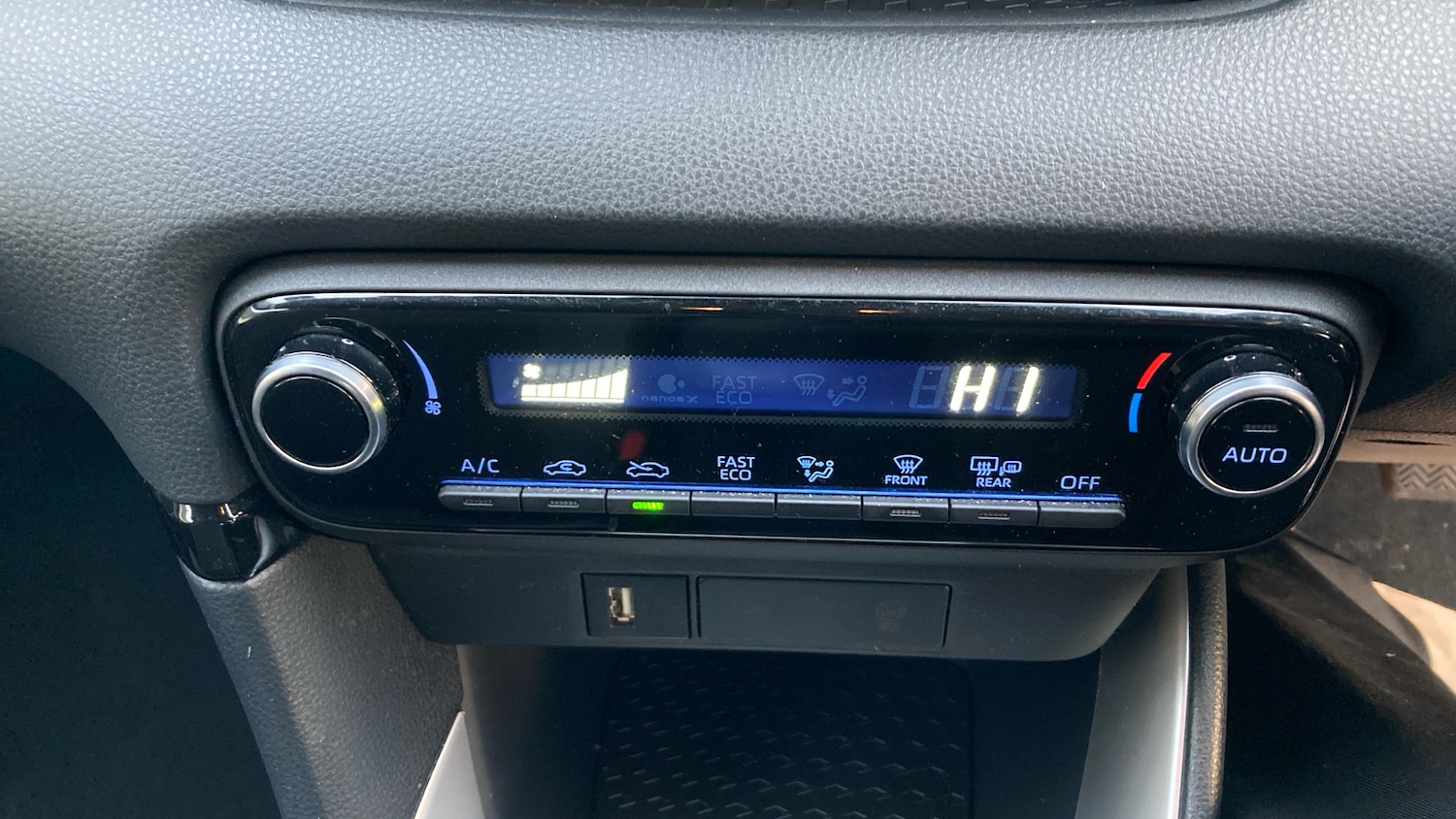 Used Toyota Yaris 2022 for sale - 77228092: Photo 40