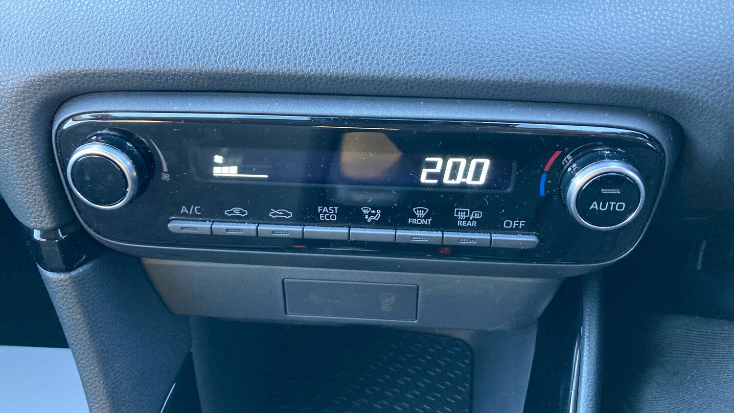 Used Toyota Yaris 2024 for sale - 77968510: Photo 36